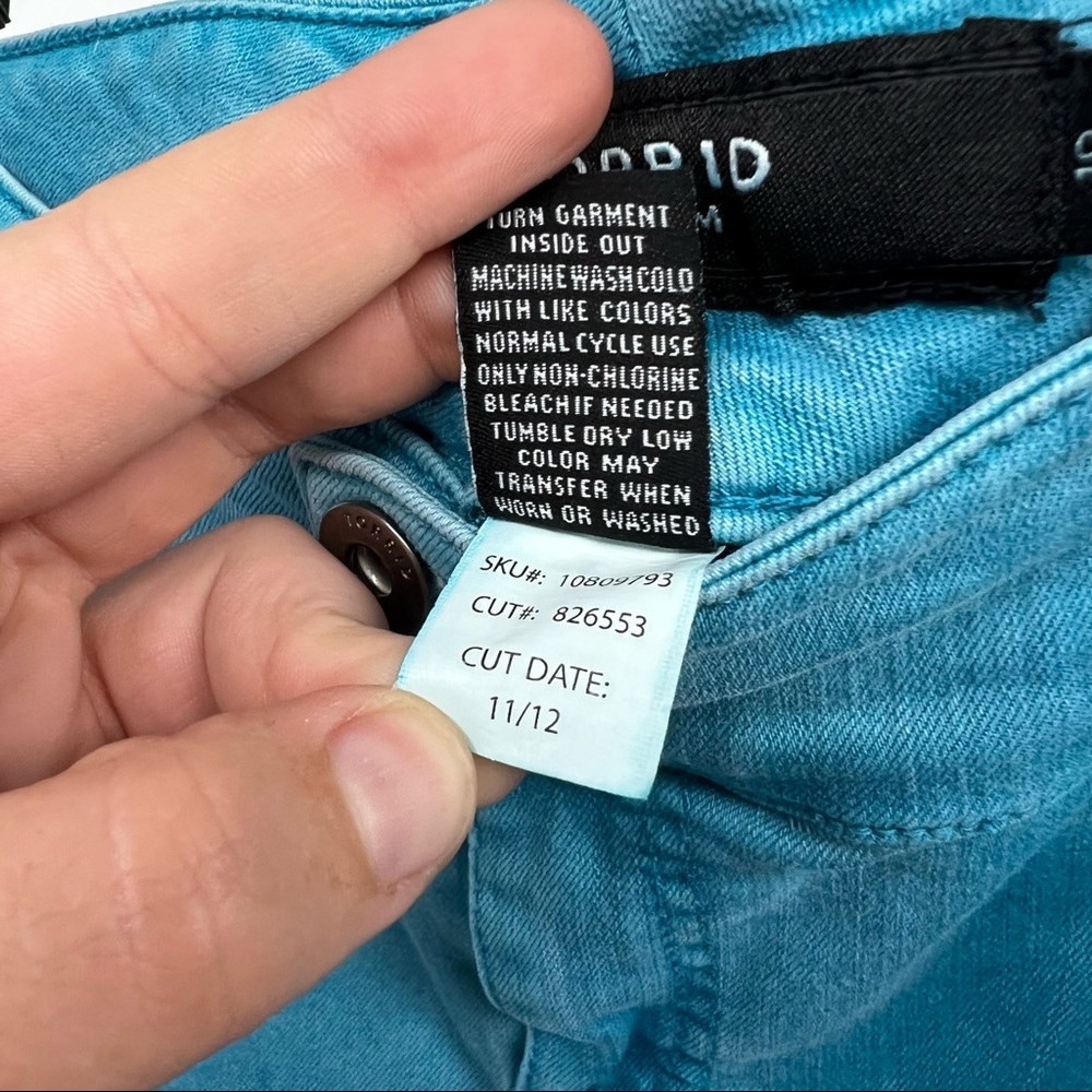Torrid Denim Jeans 18 Blue Aqua Teal Solid Color 3 Buttons Turquoise Pants - Picture 6 of 6